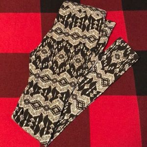 Black & White Tribal Print Leggings Maurices